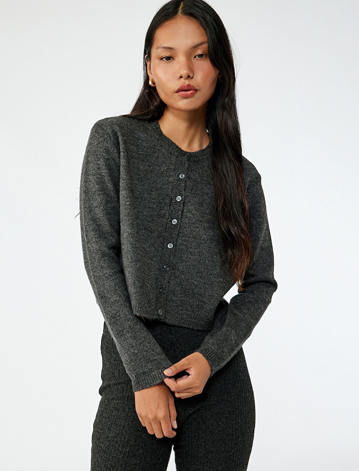 Uzun Kollu Düğmeli Bisiklet Yaka Triko Hırka