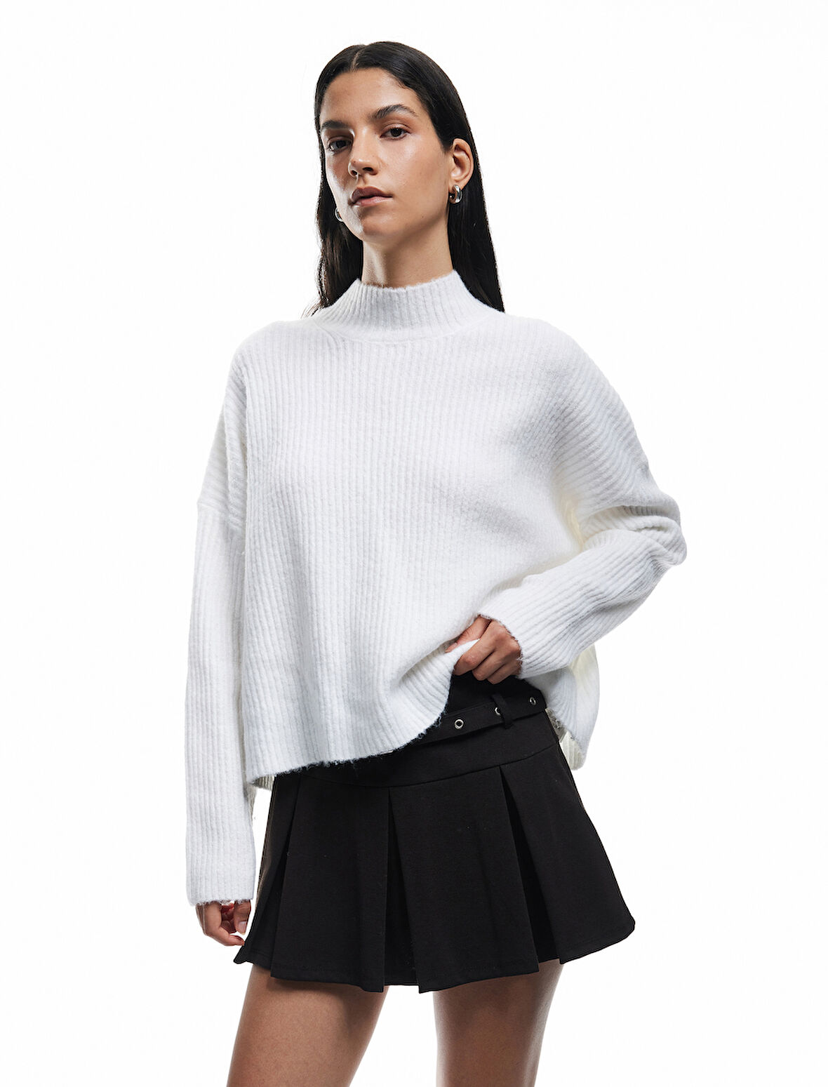 Rahat Kalıp Dik Yaka Dokulu Triko Kazak