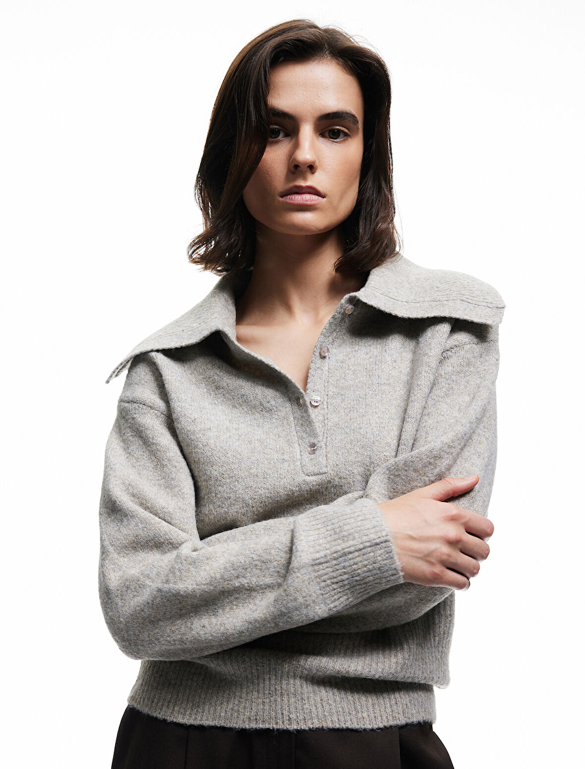 Regular Fit Uzun Kollu Yarım Düğme Detaylı Geniş Polo Yaka Triko Kazak