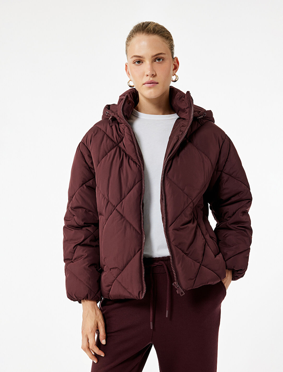 Polar Cep Detaylı Uzun Kollu Fermuarlı Su İtici Kapşonlu Kapitone Mont