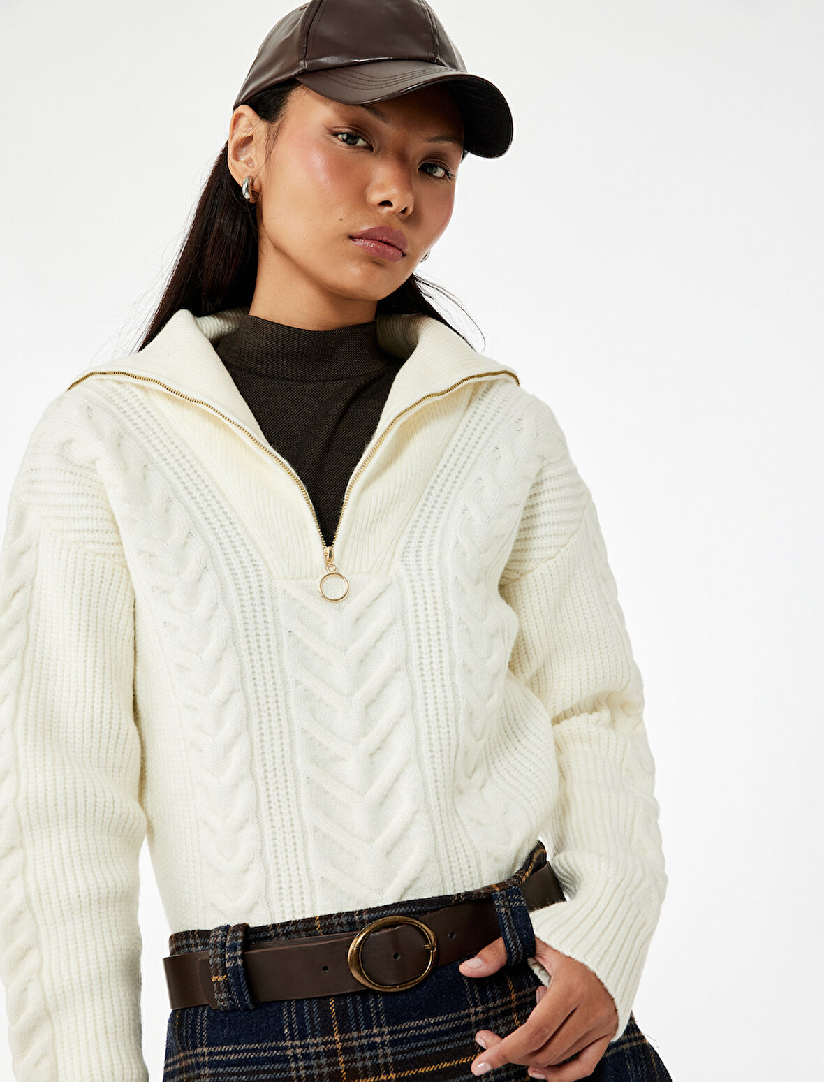 Saç Örgü Dokulu Yarım Fermuarlı Yaka Uzun Kollu Triko Kazak