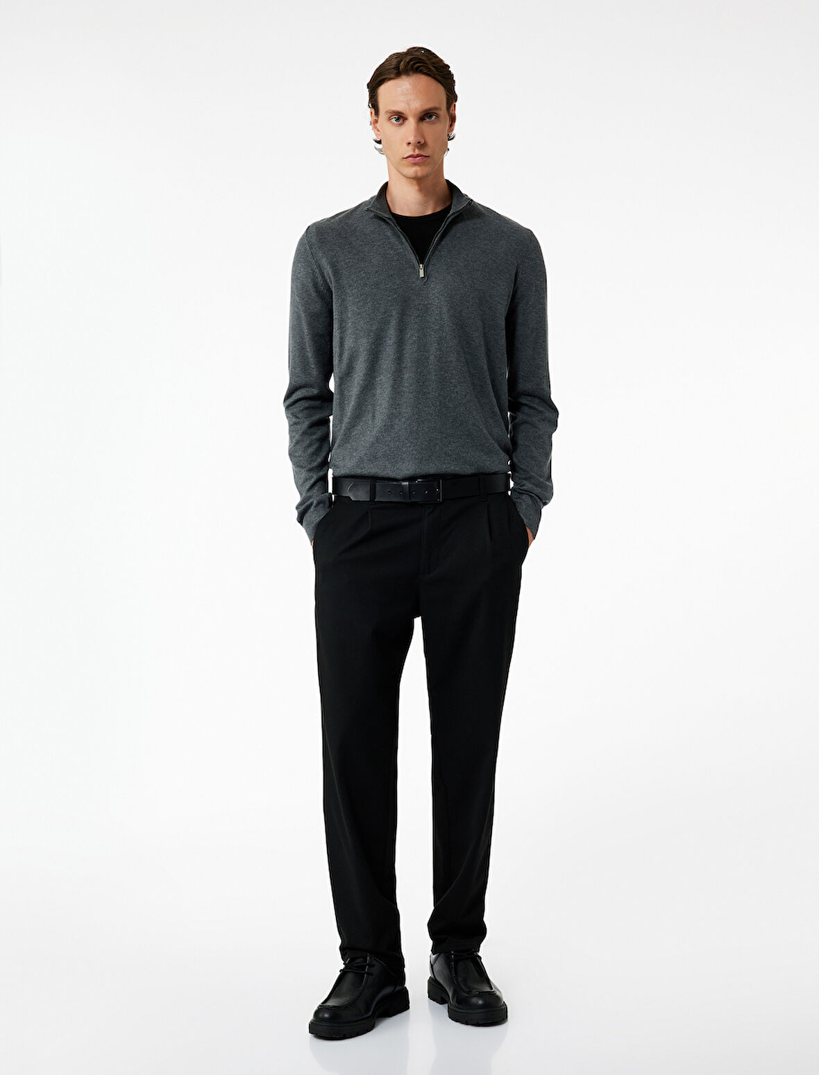 Uzun Kollu Yarım Fermuarlı Triko Kazak