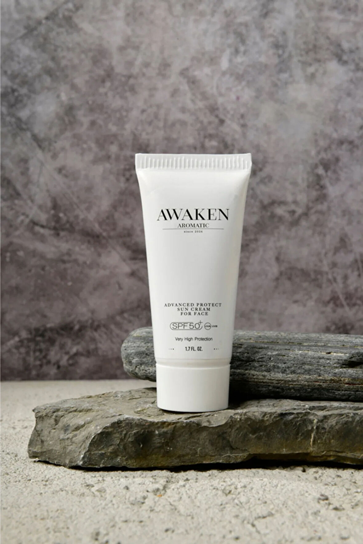 Awaken Aromatic Çok Yüksek Koruma Sağlayan Yüz Güneş Kremi SPF50+ 50 Ml