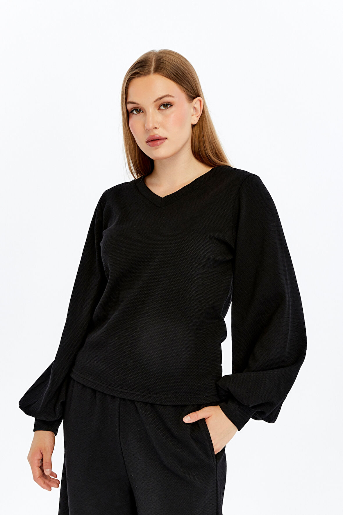 Kadın Dokulu V Yaka Bluz