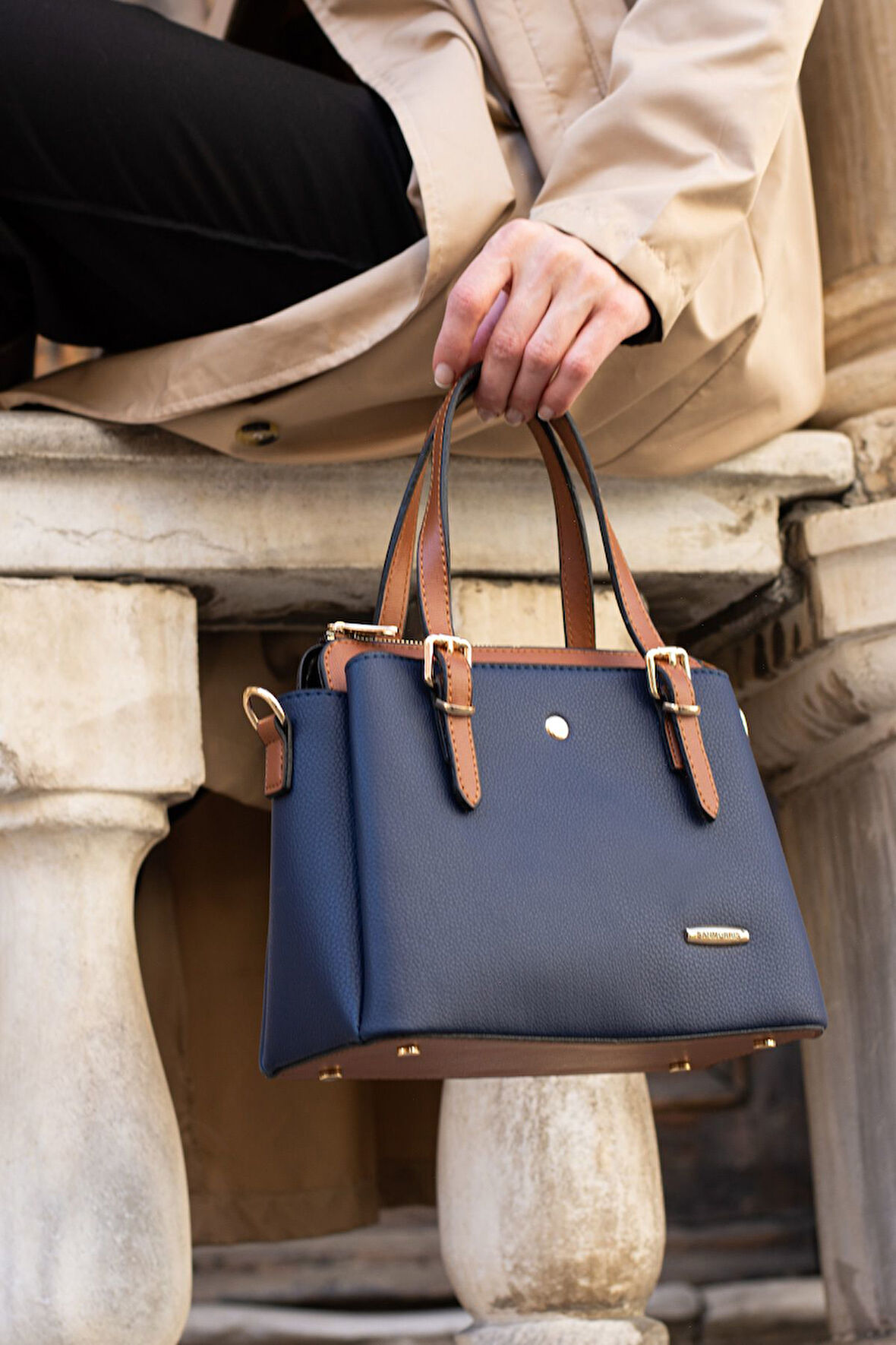 Kadın Uzun Askılı 4 Bölmeli Gold Aksesuarlı Sade Şık Lacivert Taba Garnili Omuz Ve El Çantası