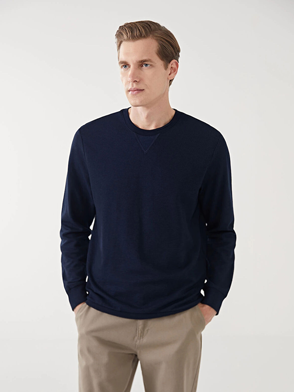 LCWAIKIKI Classic Lacivert Bisiklet Yaka Uzun Kollu Erkek Sweatshirt