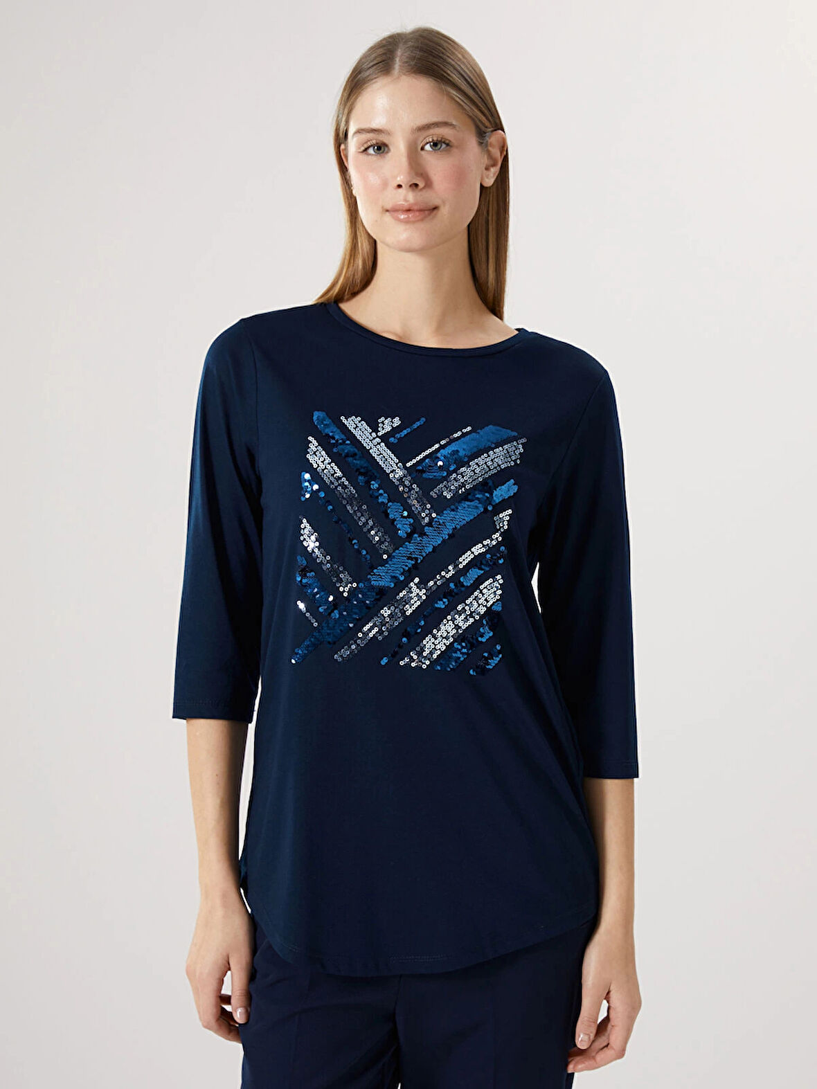 LCWAIKIKI Classic Lacivert Bisiklet Yaka Pul İşlemeli Kadın Bluz