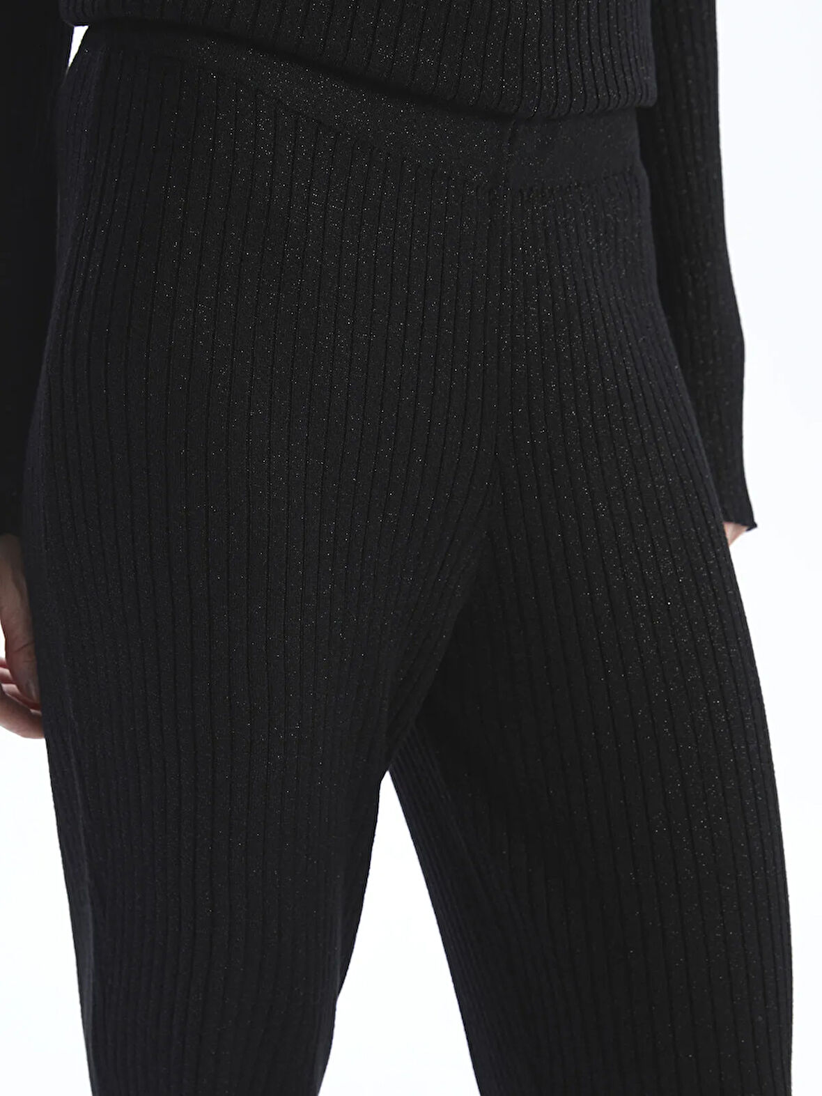 Beli Lastikli Parlak Görünümlü Kadın Triko Pantolon_W4KJ21Z8-CVL_8684680173012_S