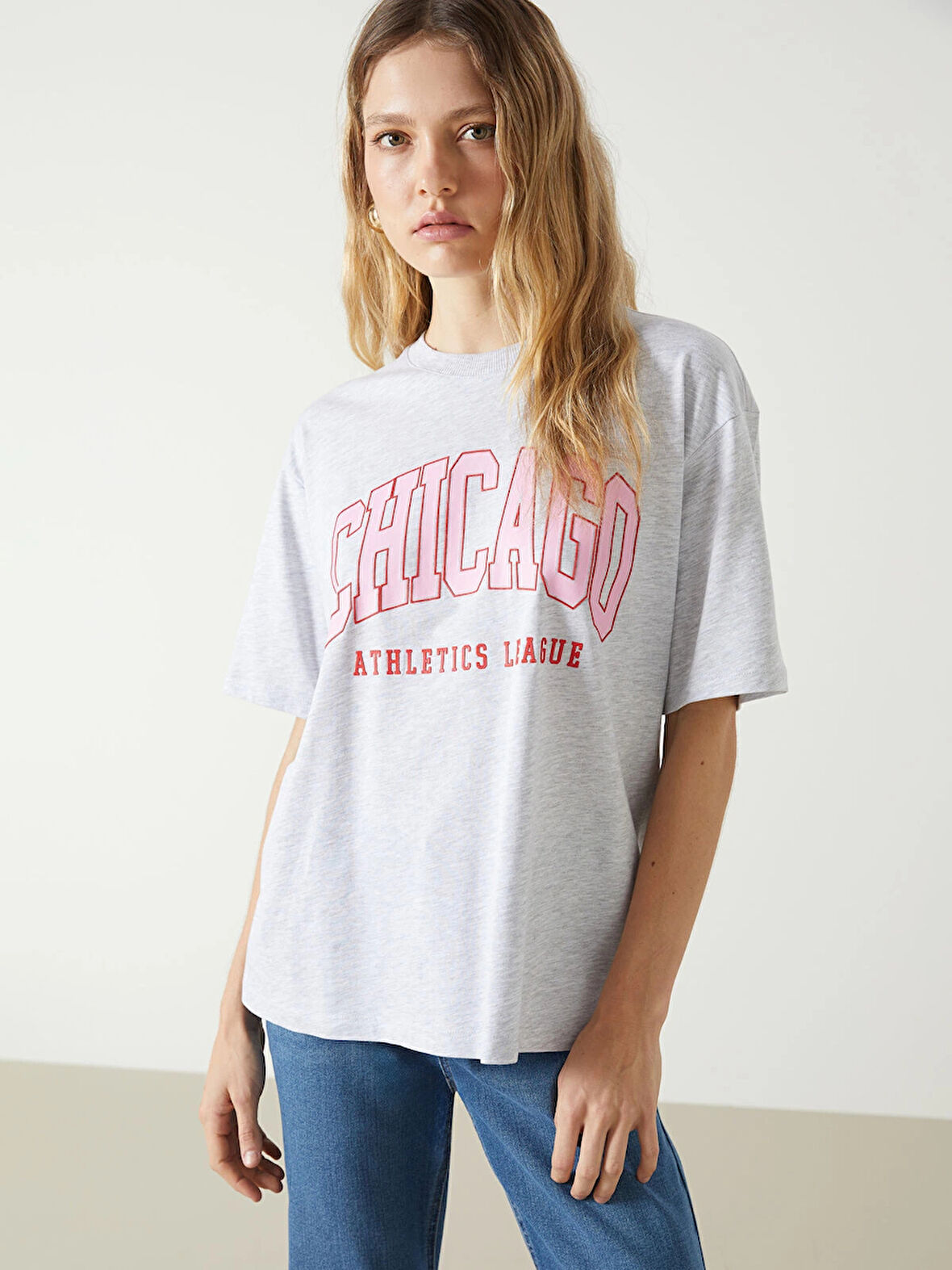 LCW Vision Gri Chicago Baskılı Oversize Kadın Tişört