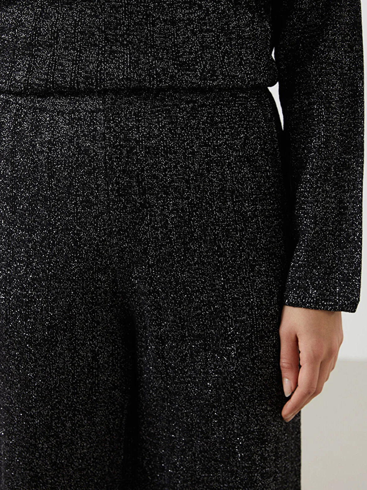 Beli Lastikli Parlak Görünümlü Kadın Triko Pantolon_W4K218Z8-RQL_8684680662158_XL