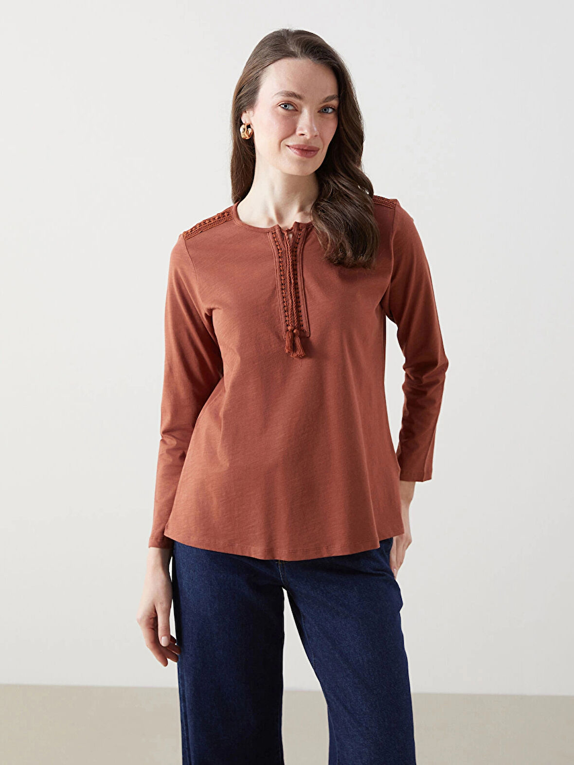 LCW Grace Kahverengi Bağlamalı Yaka Nakışlı Kadın Bluz