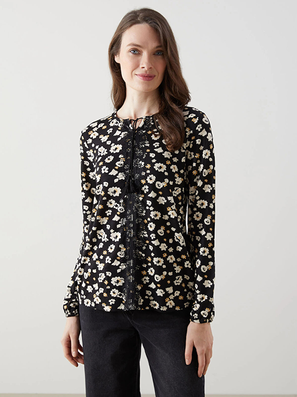 LCW Grace SİYAH Bağlamalı Yaka Çiçekli Kadın Bluz