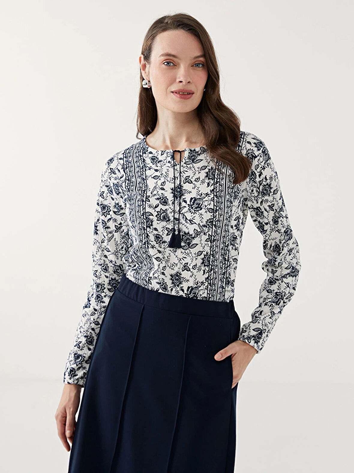 LCW Grace EKRU Bağlamalı Yaka Çiçekli Kadın Bluz