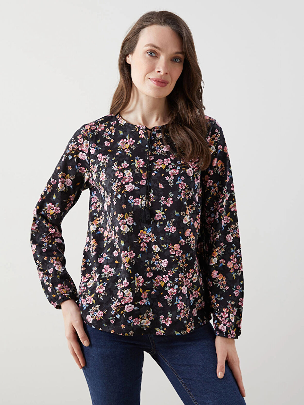 LCW Grace Siyah Bağlamalı Yaka Çiçekli Kadın Bluz