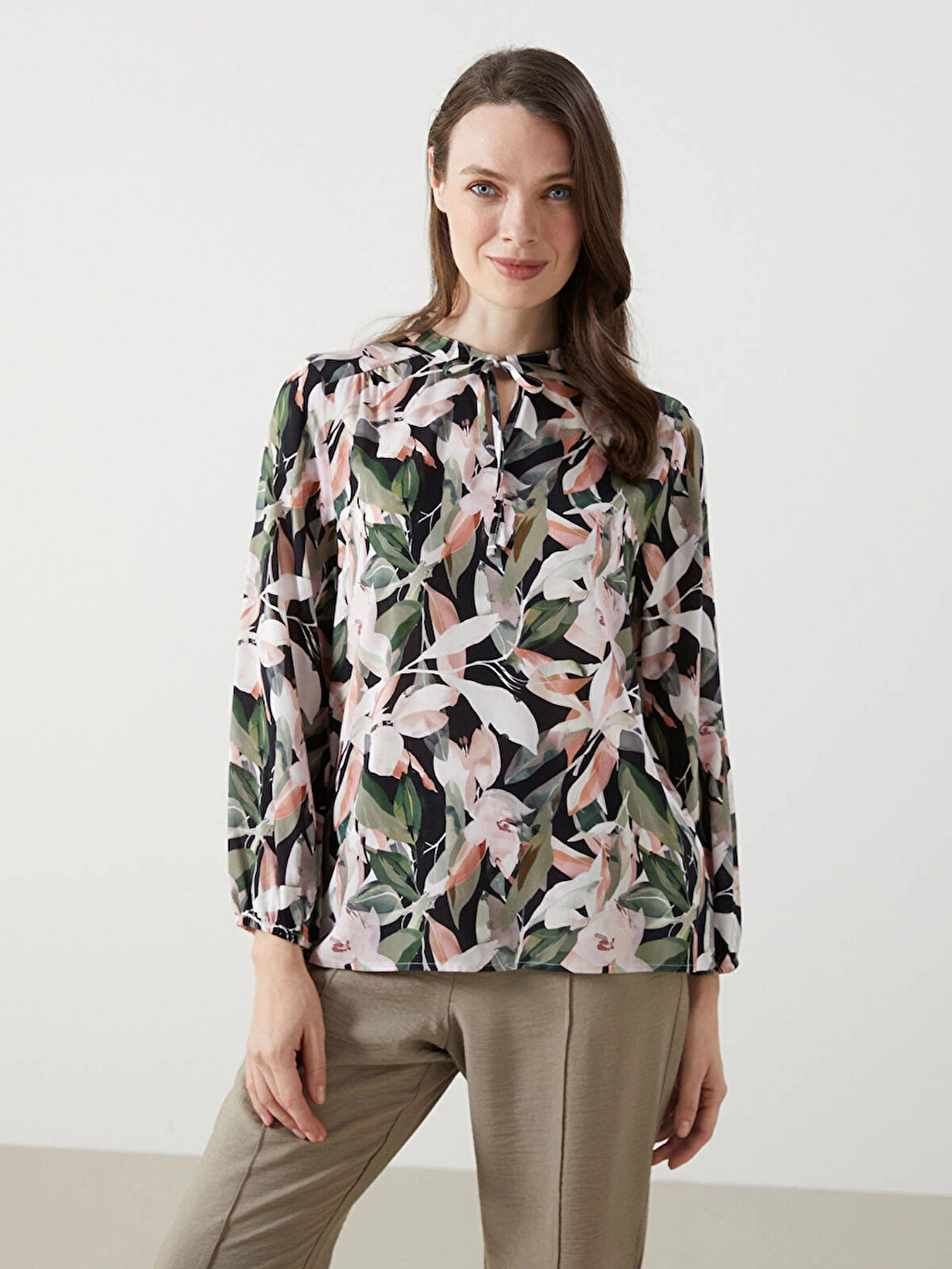 LCWAIKIKI Classic Turuncu Bağlamalı Yaka Desenli Kadın Bluz