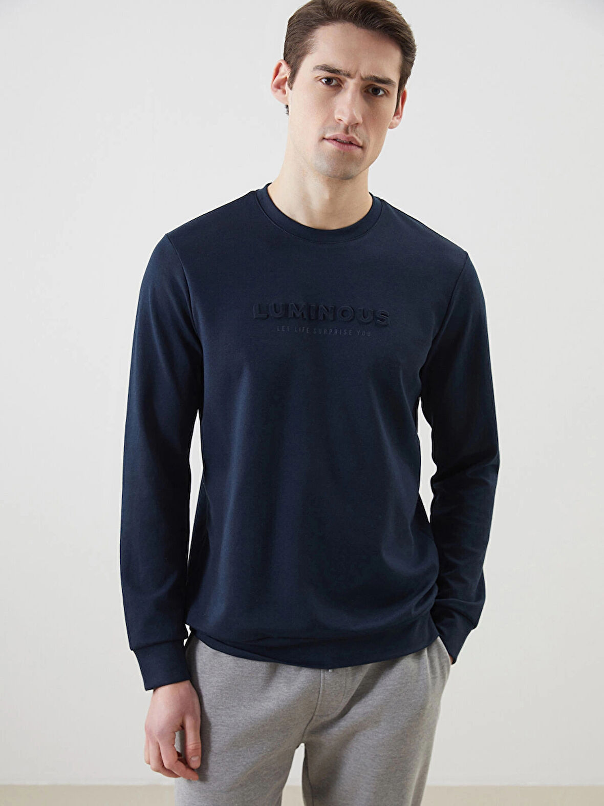 LCWAIKIKI Classic Lacivert Bisiklet Yaka Uzun Kollu Baskılı Erkek Sweatshirt