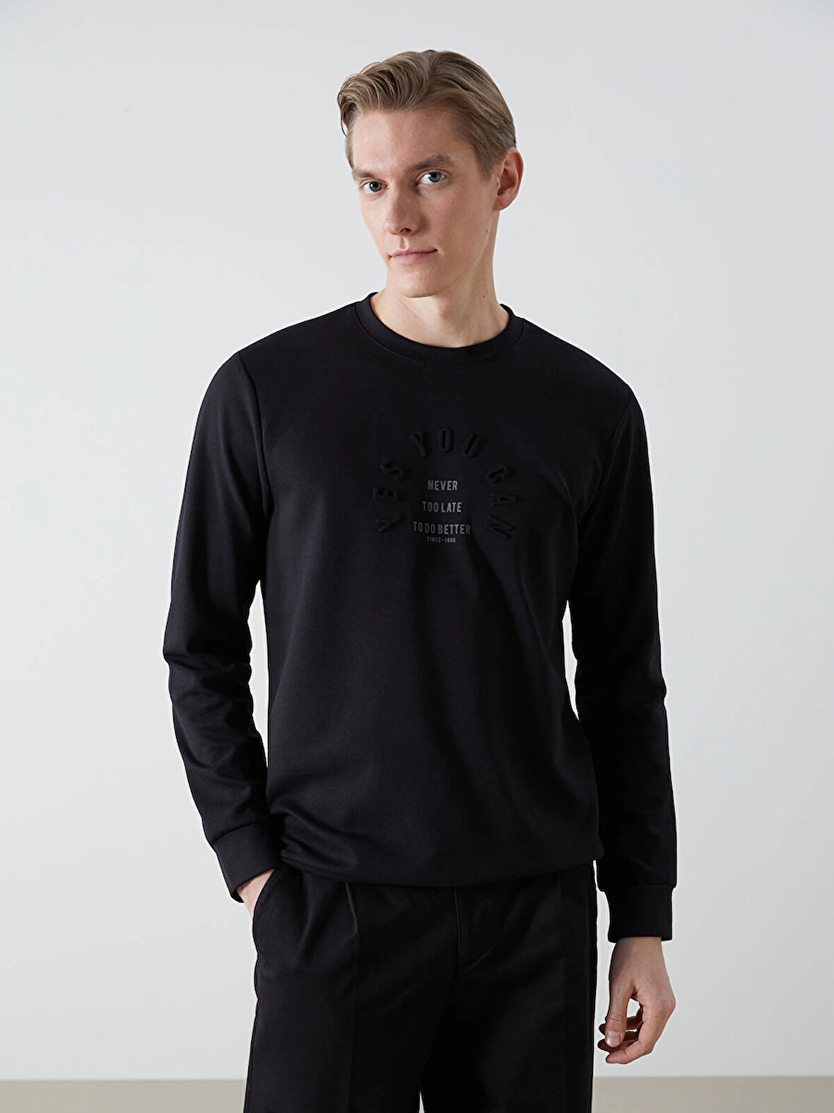 LCWAIKIKI Classic Siyah Bisiklet Yaka Uzun Kollu Baskılı Erkek Sweatshirt