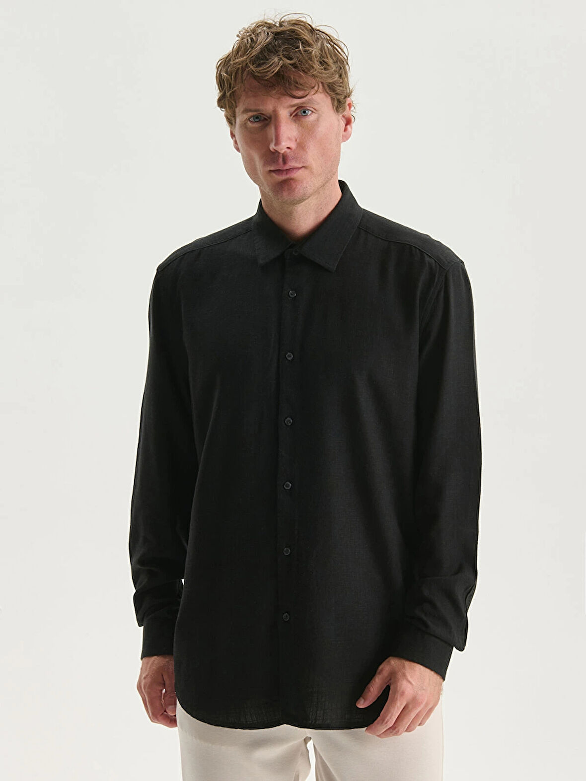 LCW Vision Siyah Slim Fit Uzun Kollu Keten Karışımlı Erkek Gömlek