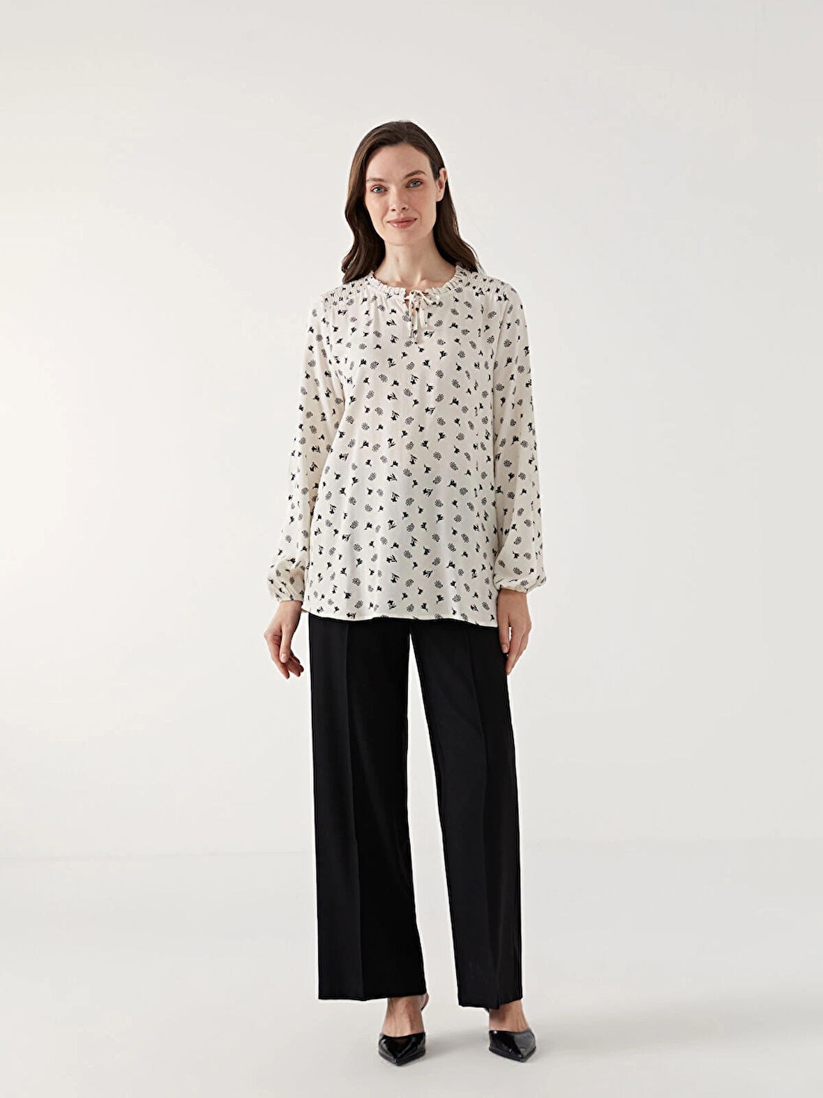 LCW Grace Bej Bağlamalı Yaka Desenli Kadın Bluz