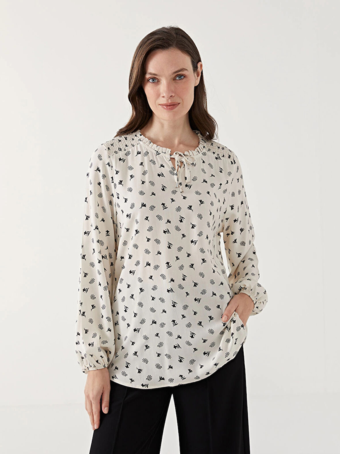 LCW Grace Bej Bağlamalı Yaka Desenli Kadın Bluz