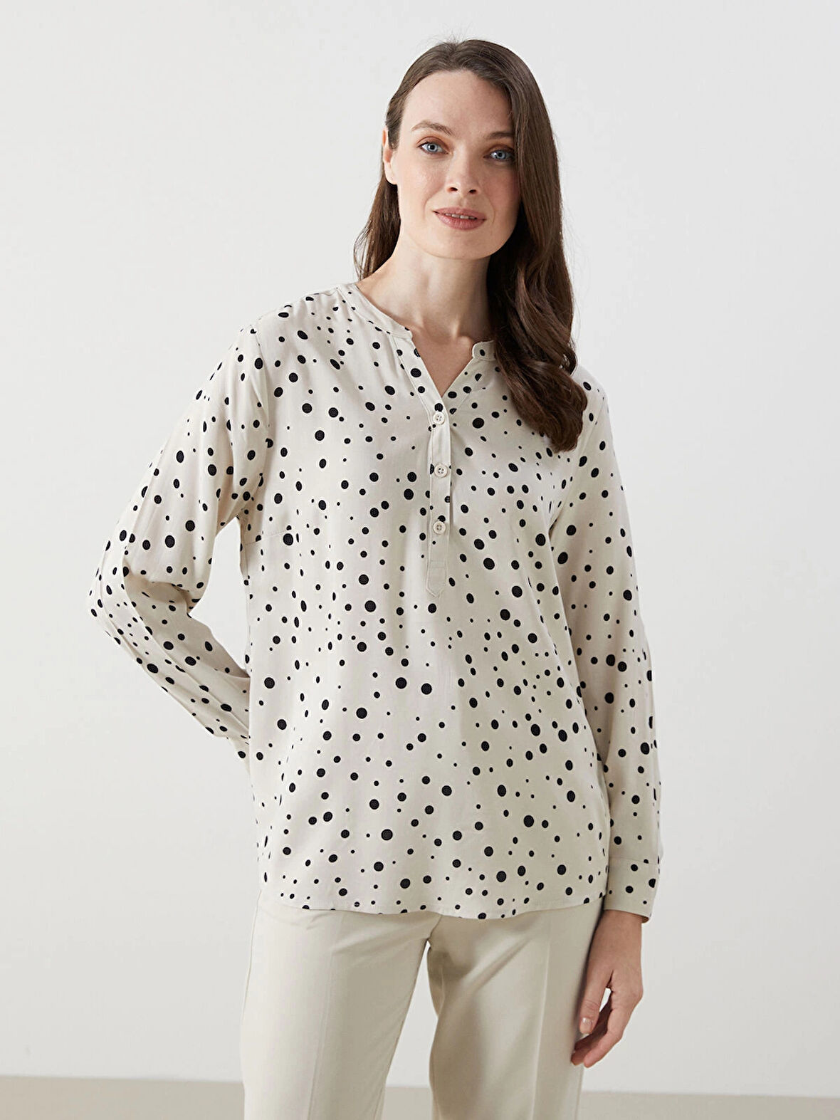 LCW Grace Bej Kaçık Yaka Desenli Kadın Bluz