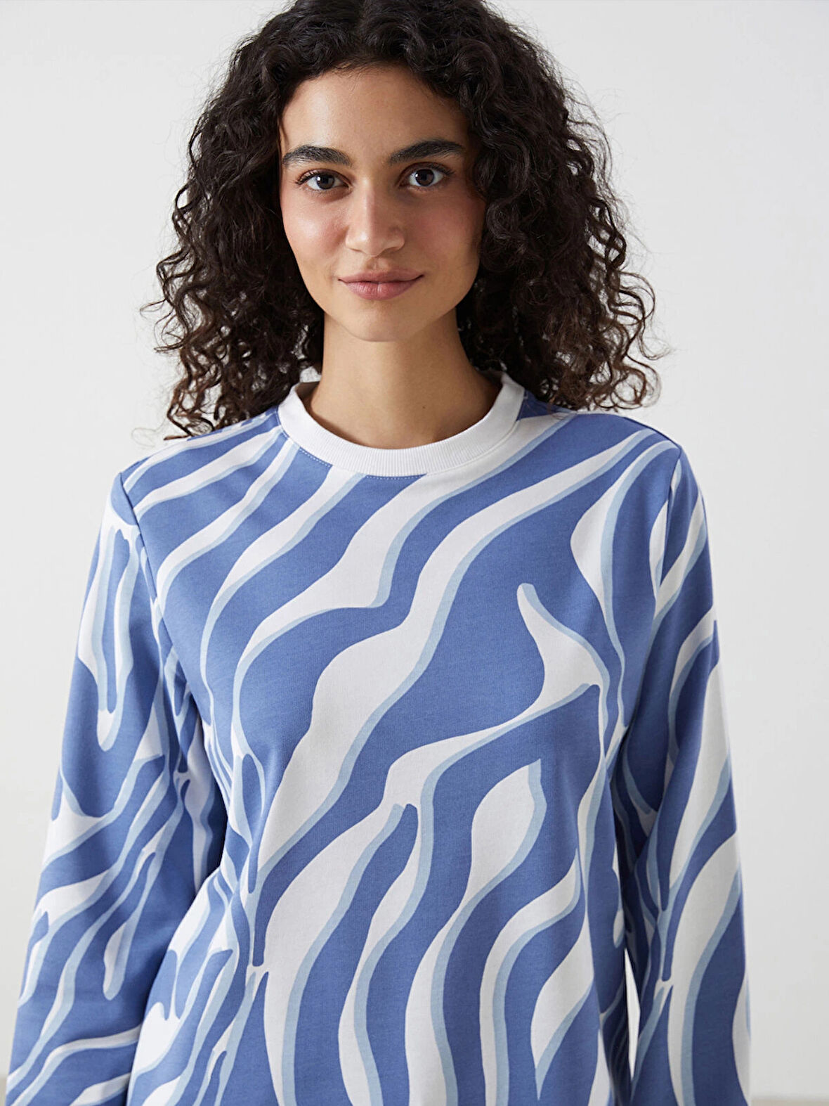 LCW Modest Mavi Bisiklet Yaka Desenli Kadın Sweatshirt Tunik
