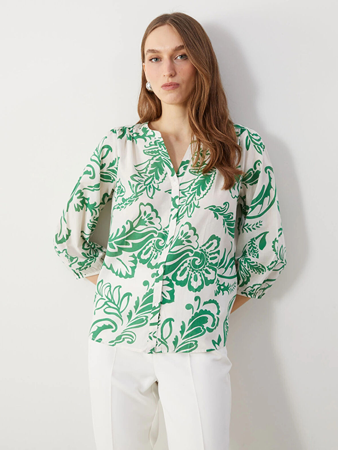 LCWAIKIKI Classic Yeşil Kaçık Yaka Çiçekli Kadın Bluz