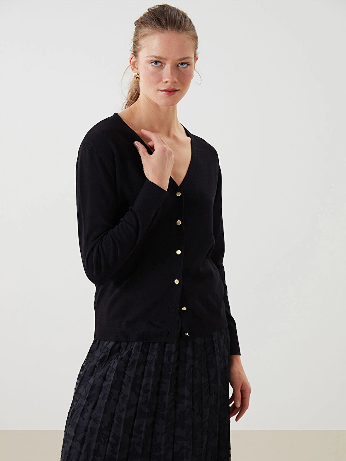 LCWAIKIKI Classic Siyah V Yaka Kadın Triko Hırka