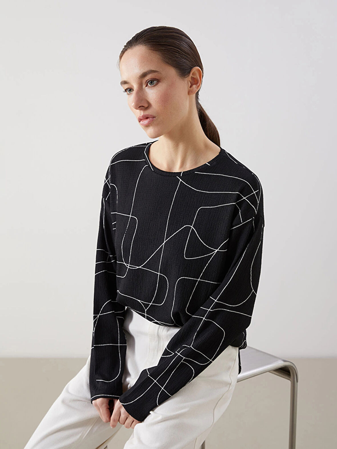 LCWAIKIKI Classic Ekru Bisiklet Yaka Desenli Oversize Kadın Tişört