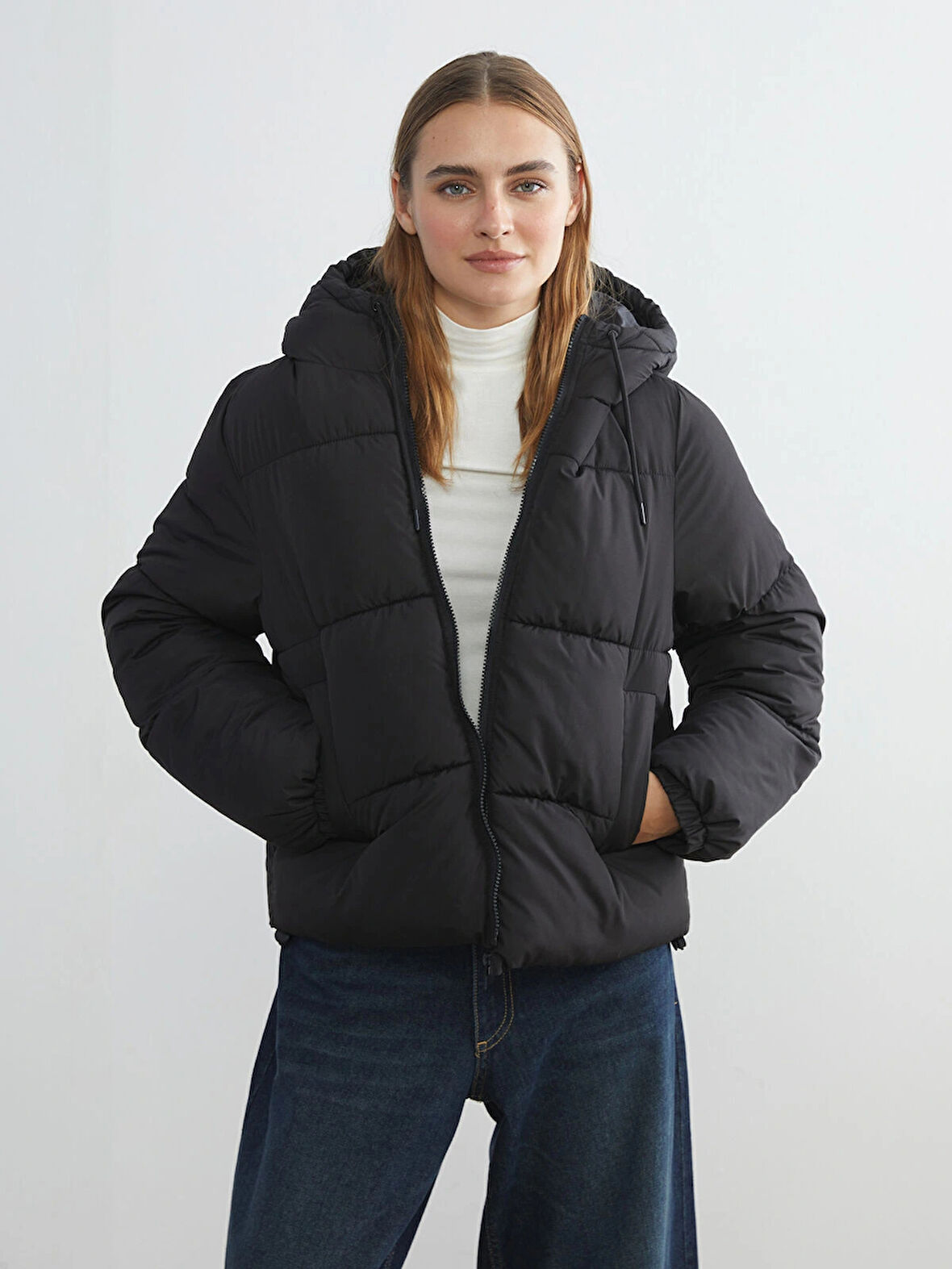 LCW Vision Siyah Kapüşonlu Kadın Şişme Mont