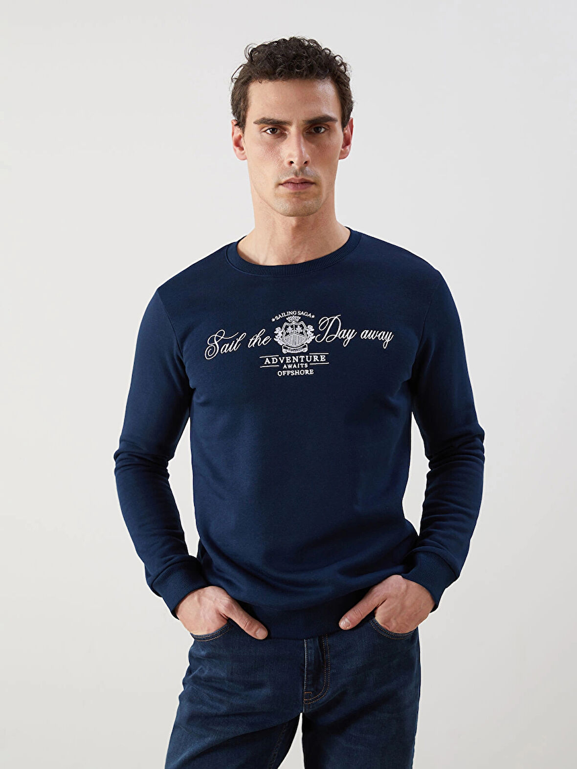 LCWAIKIKI Classic Lacivert Bisiklet Yaka Baskılı Erkek Kalın Sweatshirt