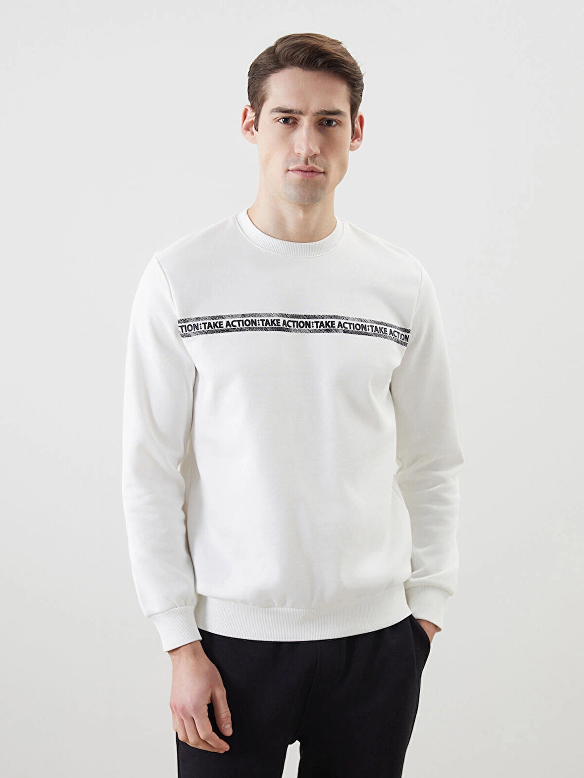 LCWAIKIKI Classic Ekru Bisiklet Yaka Baskılı Erkek Kalın Sweatshirt