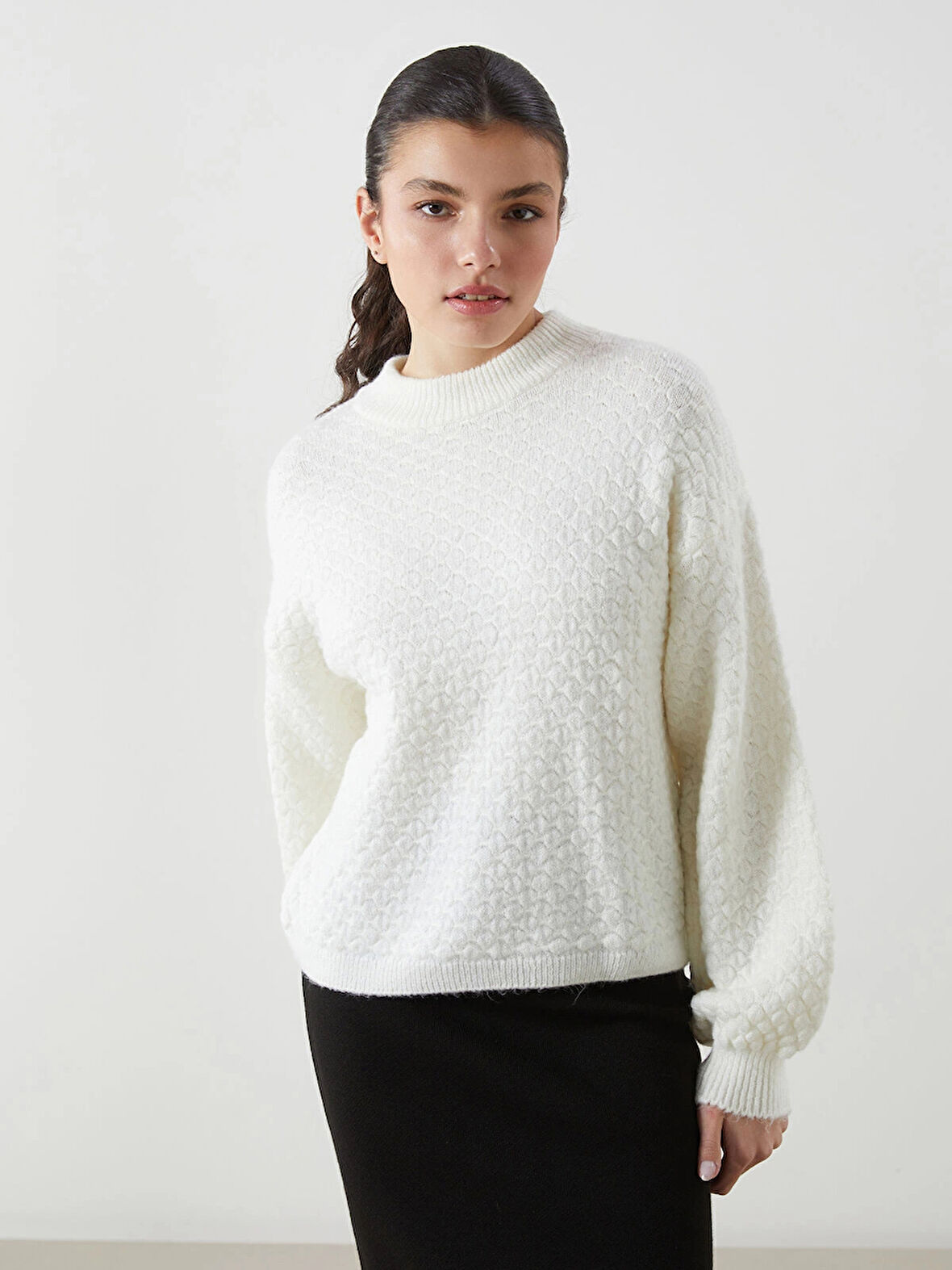 LCWAIKIKI Classic Ekru Bisiklet Yaka Kendinden Desenli Kadın Triko Kazak