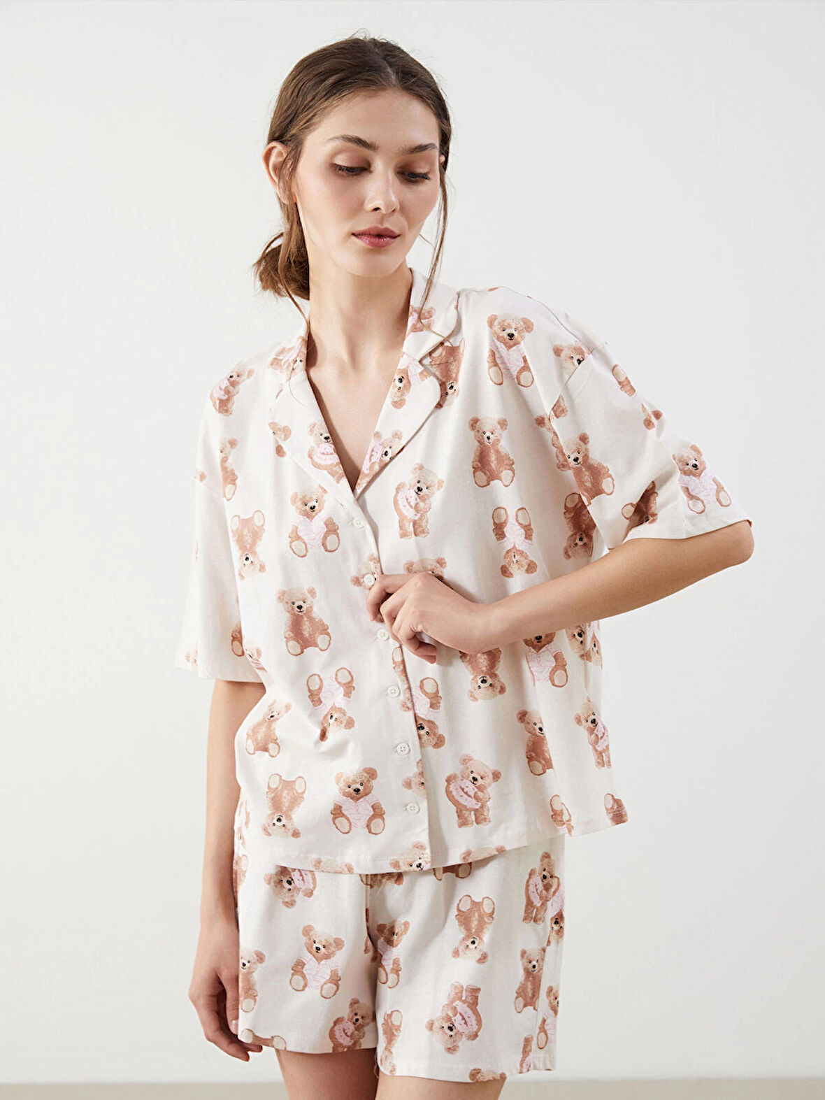 LCW Young Ekru Gömlek Yaka Ayı Baskılı Kadın Şortlu Pijama Takımı