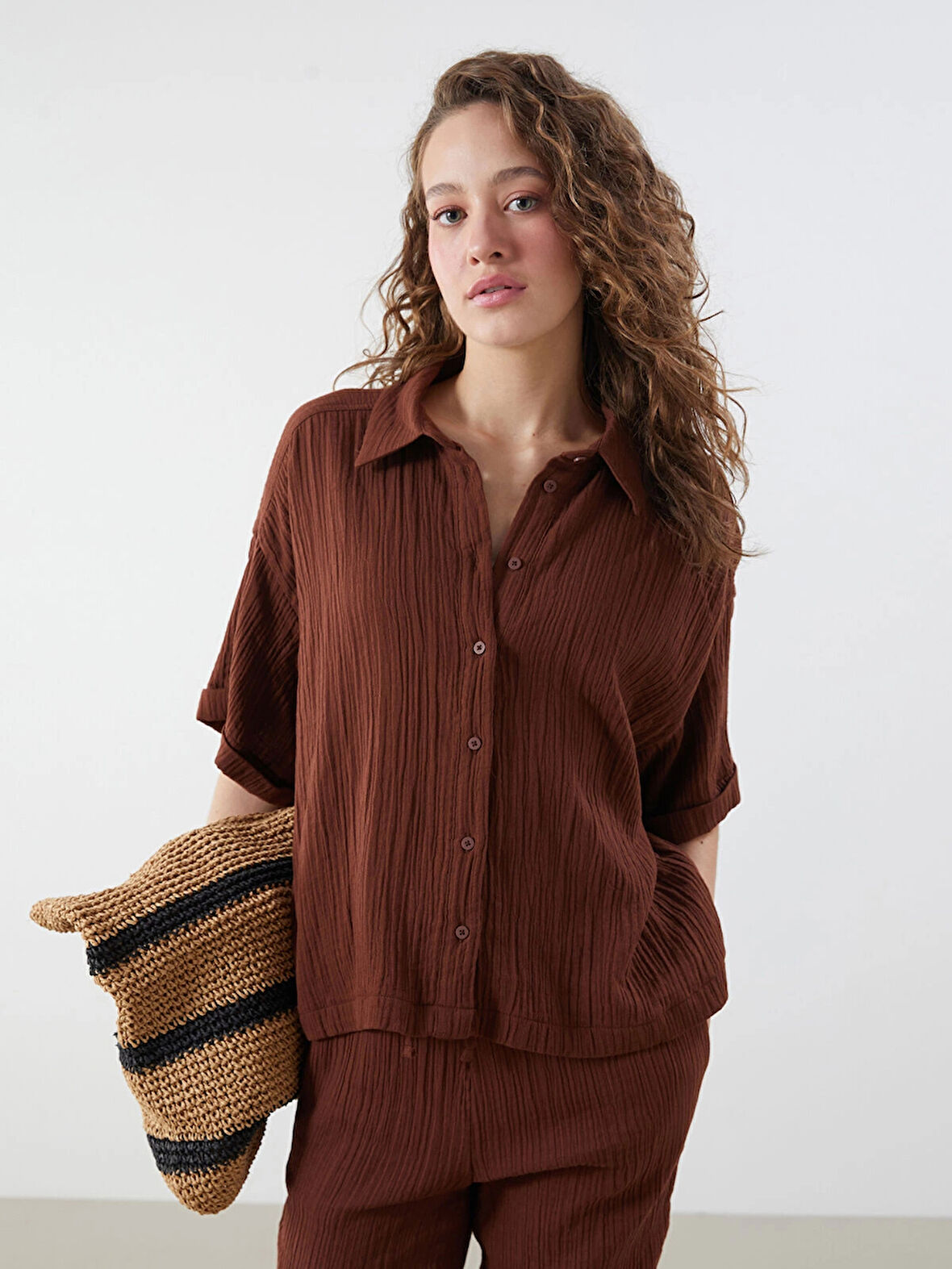 LCWAIKIKI Classic Kahverengi Dokulu Oversize Kadın Gömlek