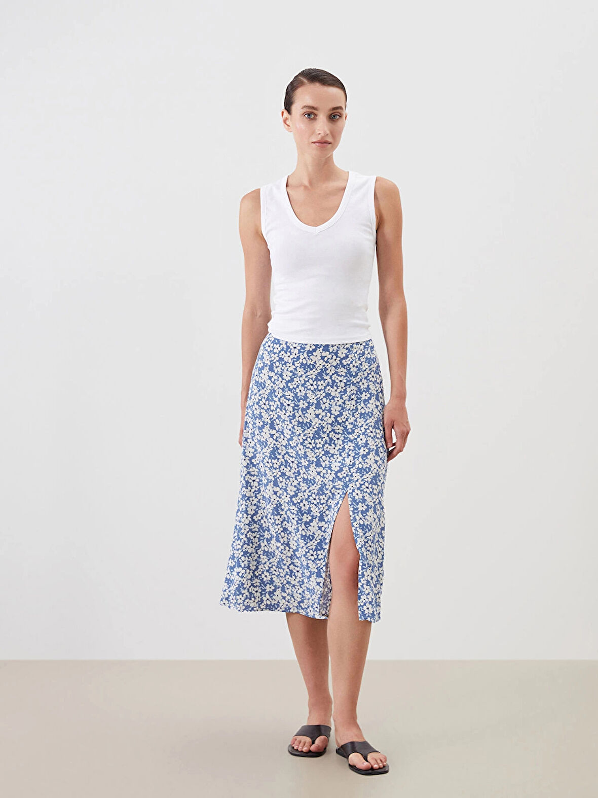 LCWAIKIKI Classic Lacivert Beli Lastikli Çiçekli Yırtmaçlı Etek