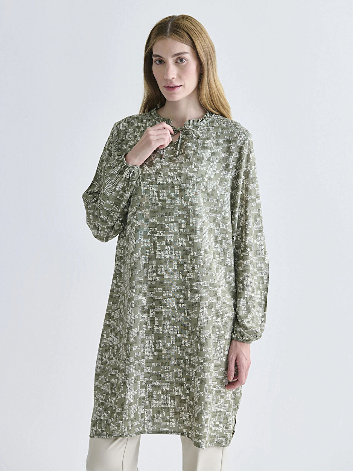 LCW Grace Haki Fırfırlı Bağlamalı Yaka Desenli Kadın Tunik