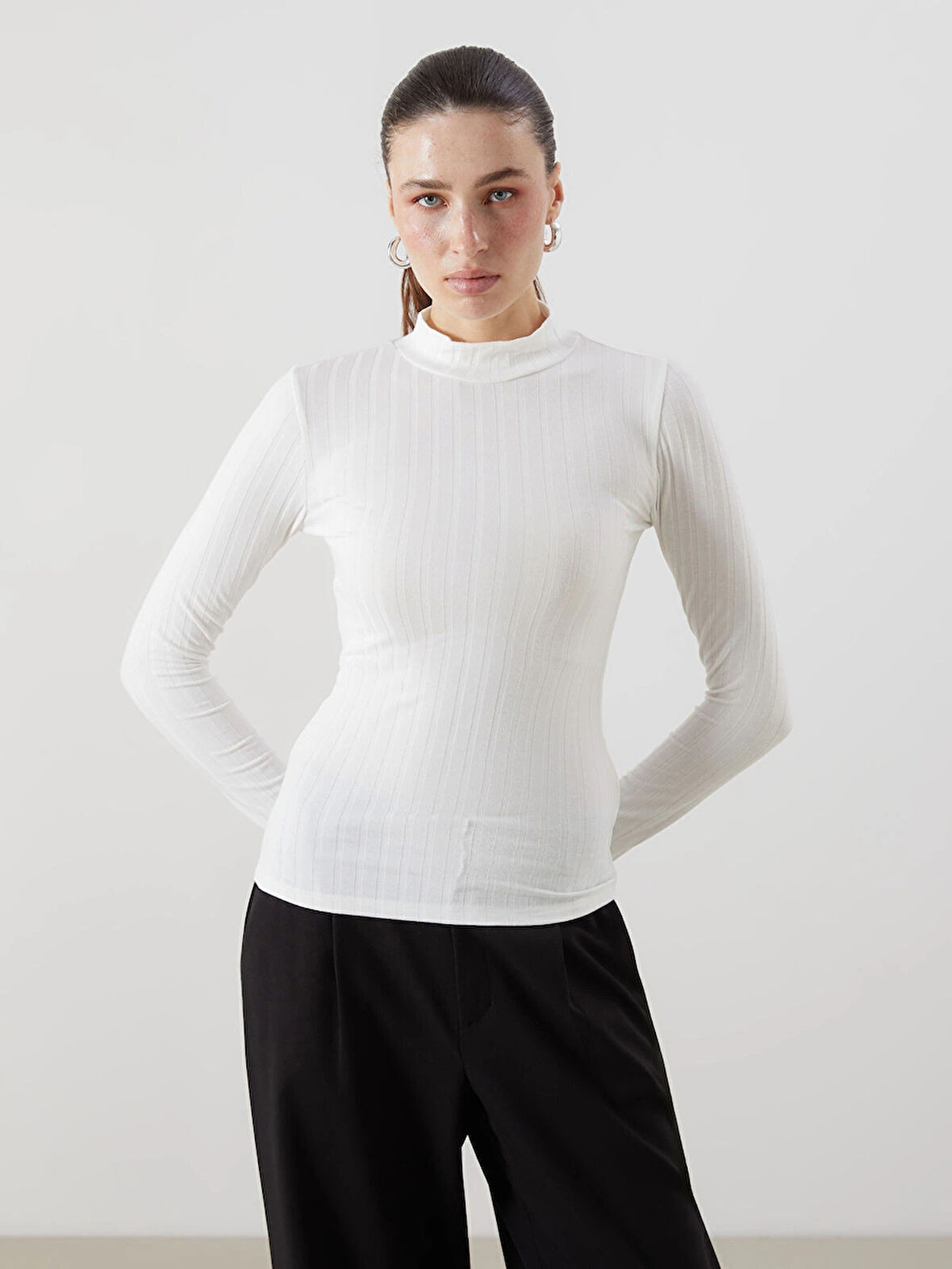 LCWAIKIKI Basic Ekru Dik Yaka Kadın Body