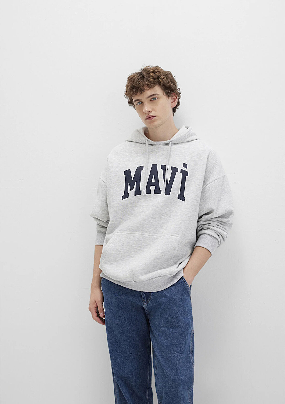 Mavi Logo Baskılı Kapüşonlu Gri Sweatshirt 067149-80196