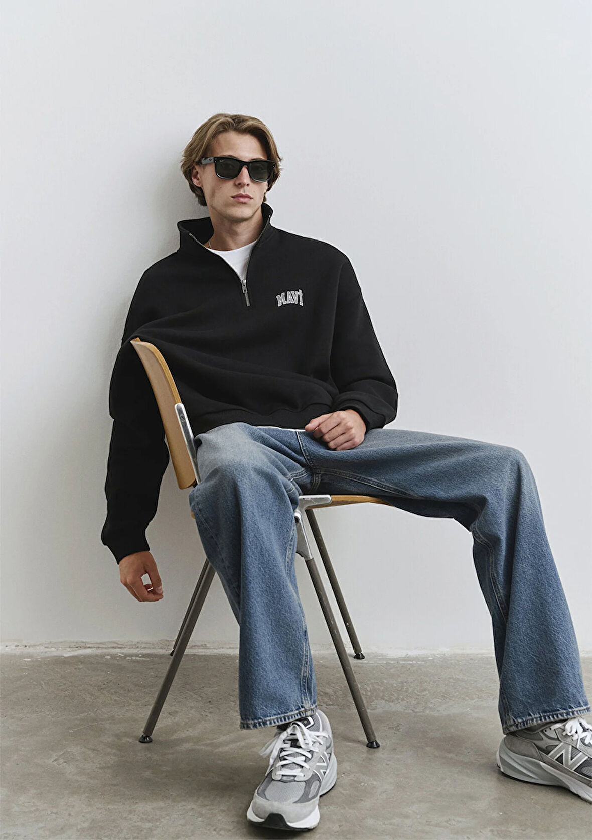Mavi Logo Baskılı Yarı Fermuarlı Siyah Sweatshirt 0S10208-900
