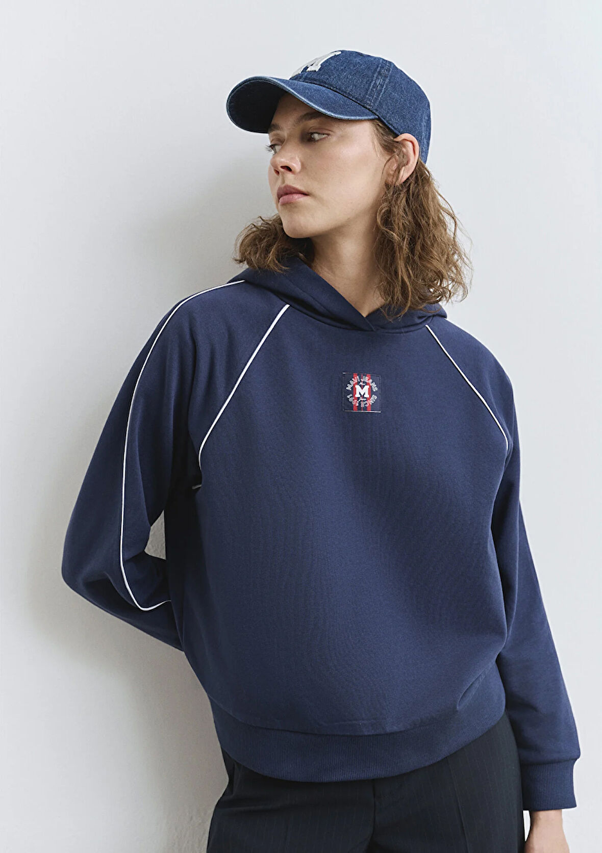 Biye Detaylı Kapüşonlu Lacivert Sweatshirt 1S10362-87518