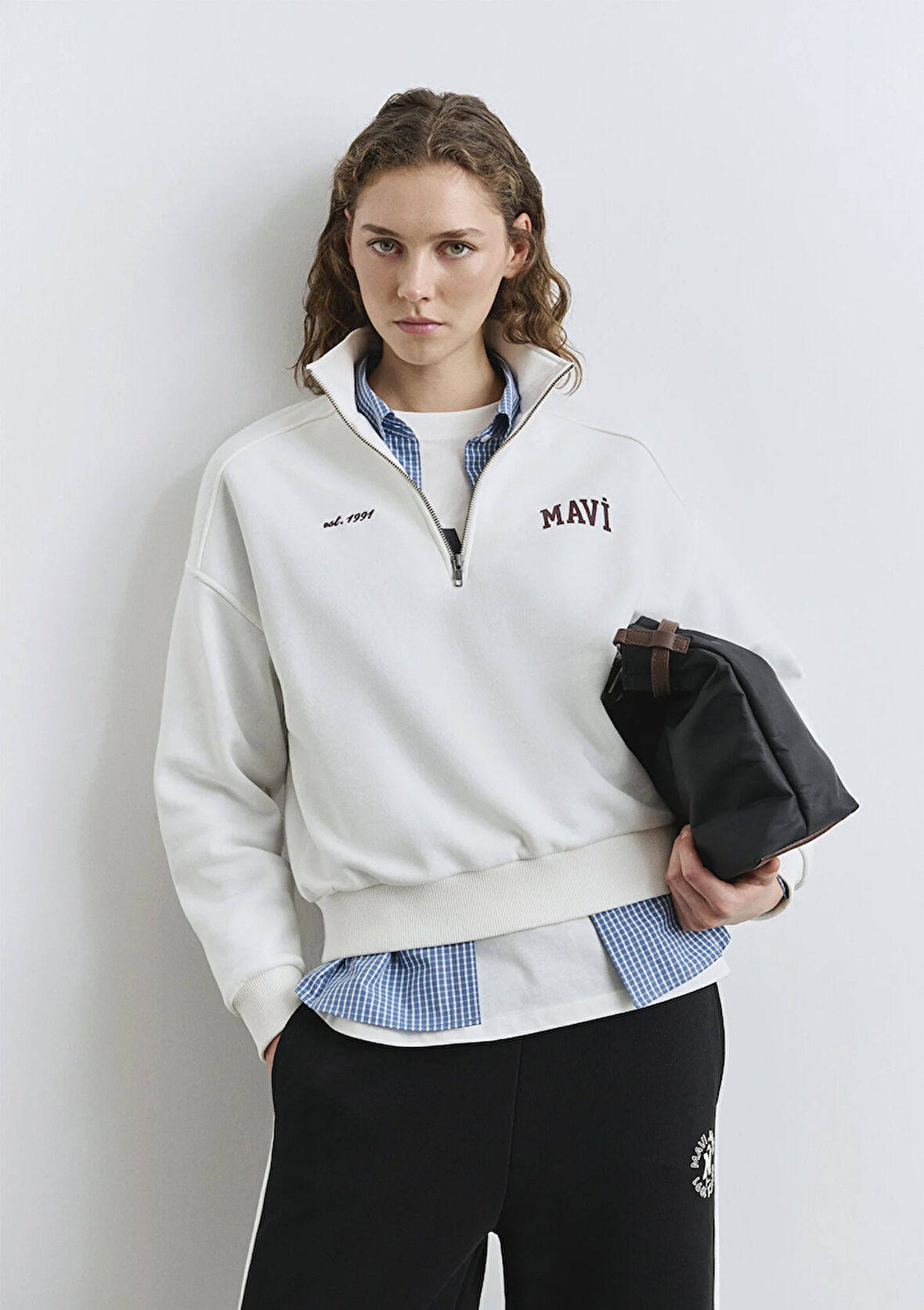Mavi Logo Baskılı Yarı Fermuarlı Ekru Sweatshirt 1S10373-70057