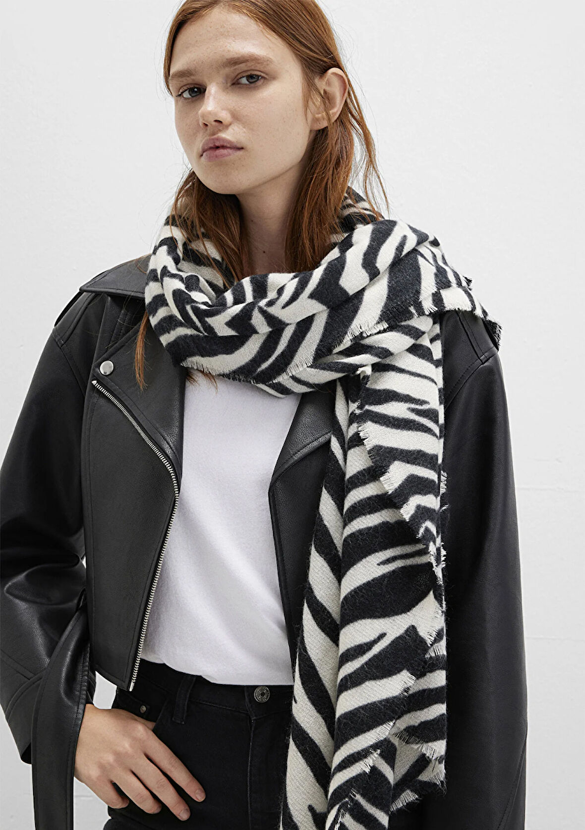 Siyah Atkı 1913598-900