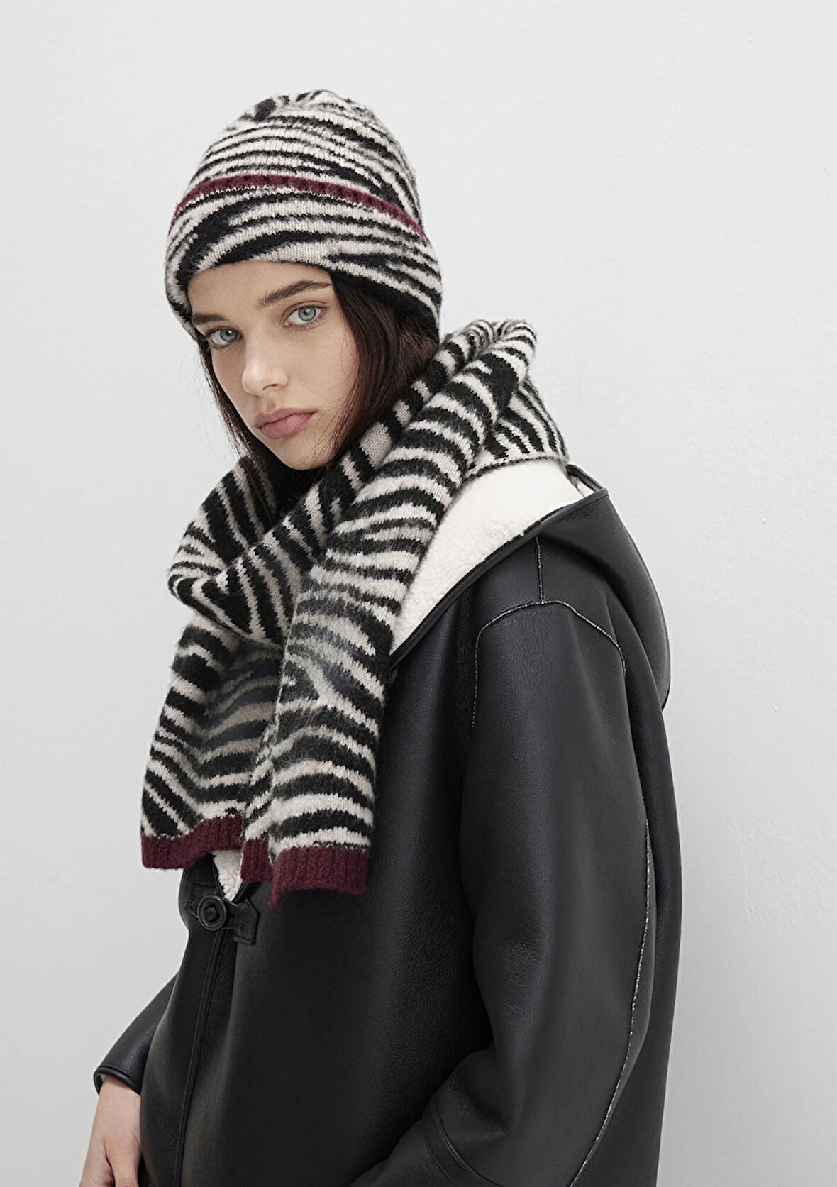 Siyah Bere 1913612-900