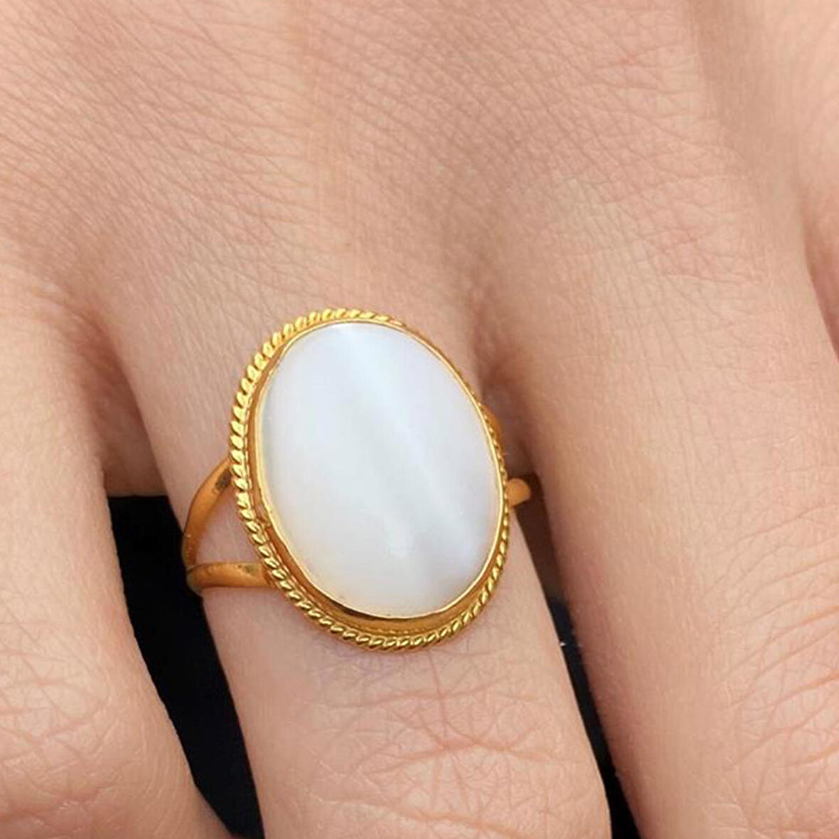 14 Ayar Altın Sedef Taşlı Oval Yüzük