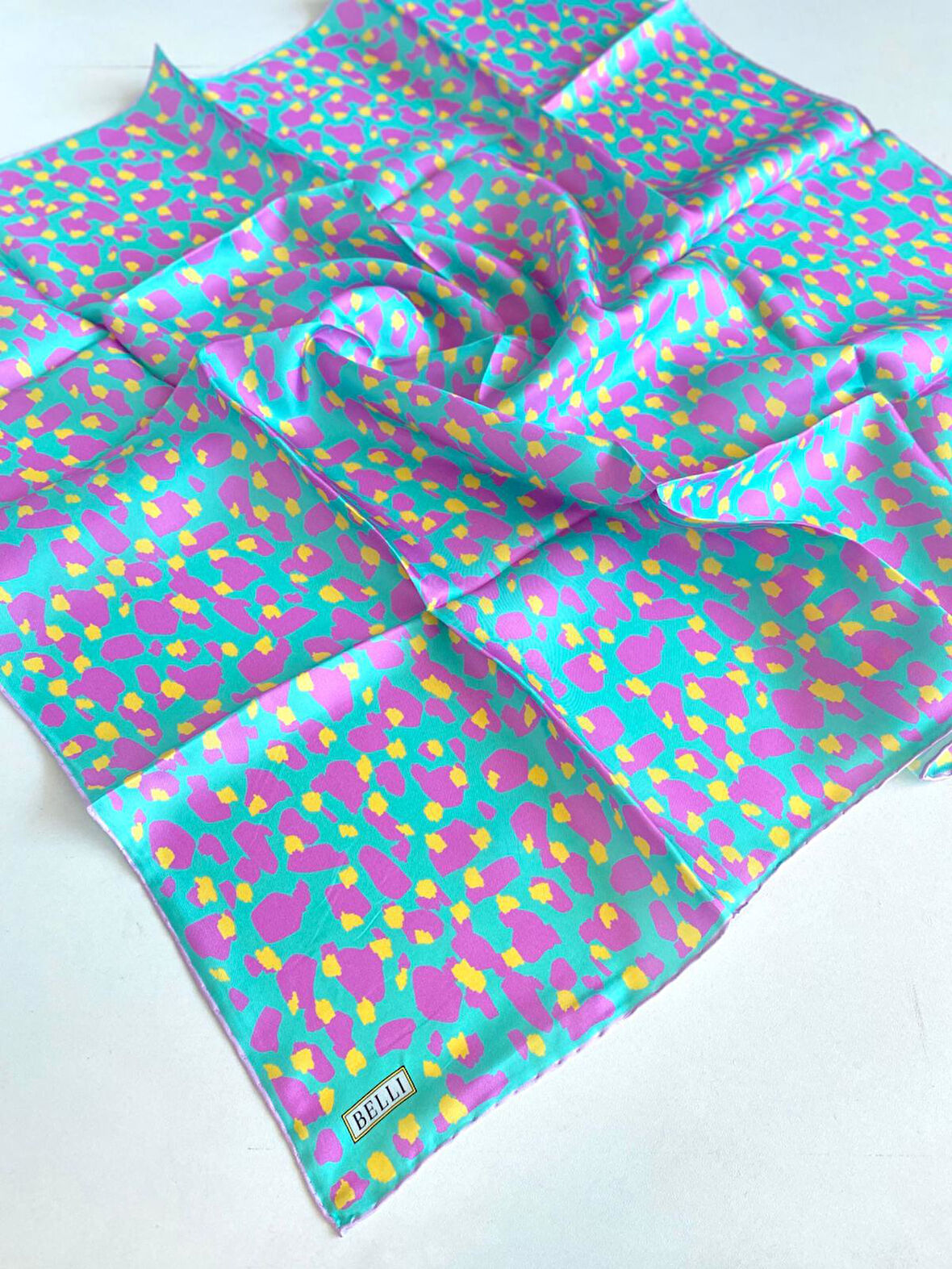 Belli Tivil Saf İpek Eşarp 4042-84 Mint Yeşili Karışık Desen 