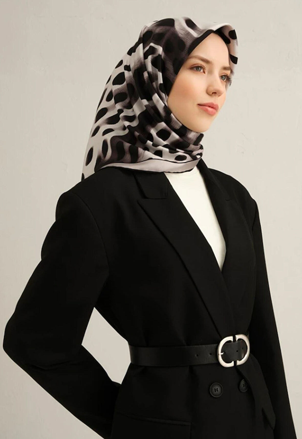 Armine Sura İpek Eşarp 9320-32 Siyah Karışık Desen 