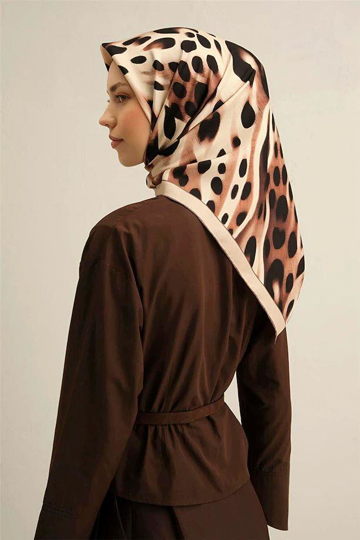 Armine Siyah Kestane Leopar Desen Saf İpek Tivil Dokuma Eşarp-E25YA9320D02-31-KVS0676