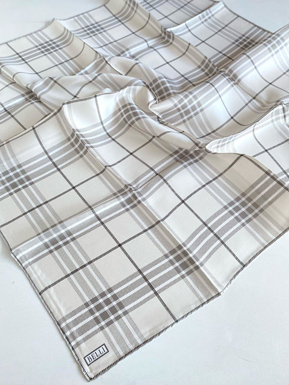 Belli Tivil İpek Eşarp 4122-82 Beyaz Karışık Desen 