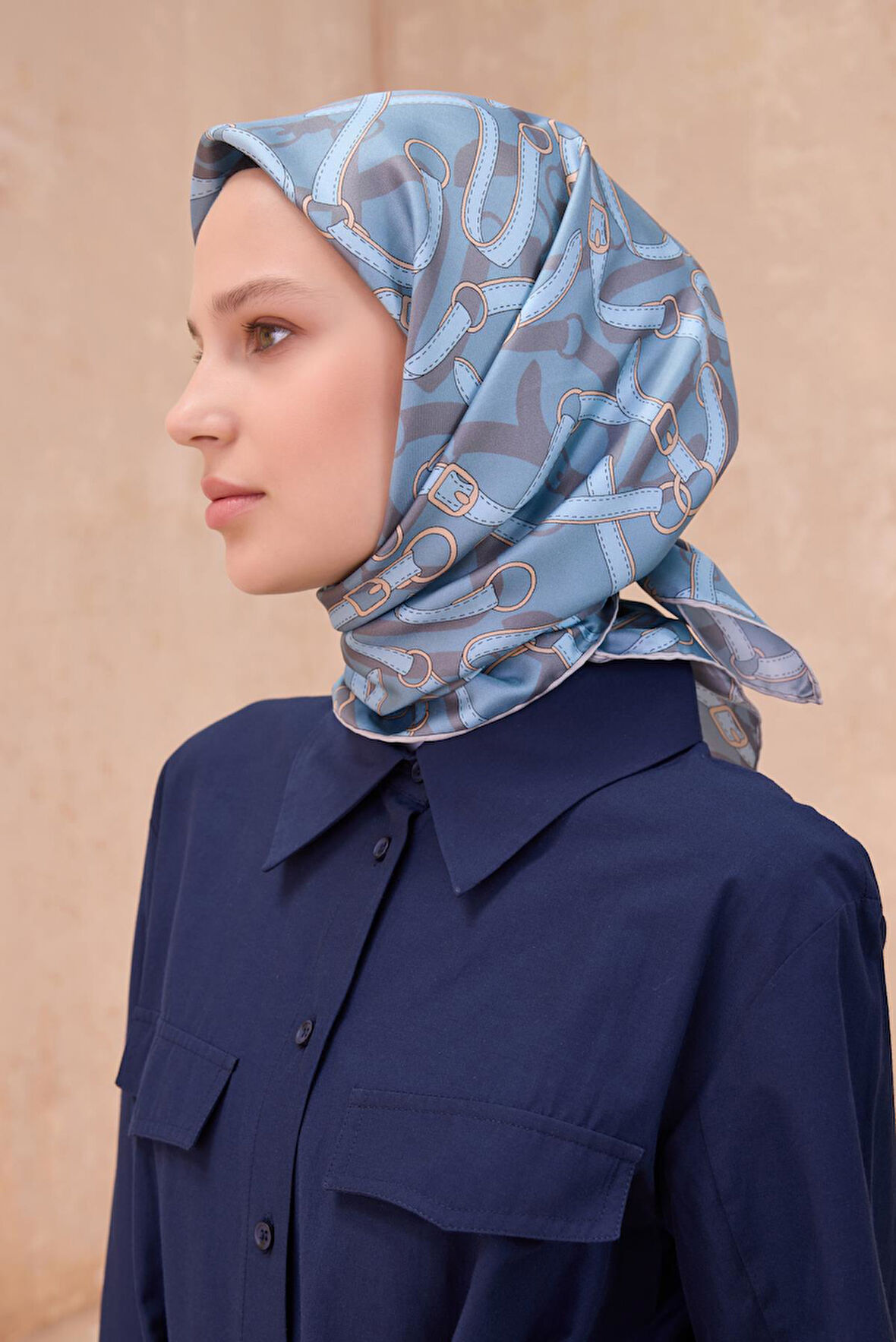 Belli Tivil Saf İpek Eşarp 4125-31 Mavi Karışık Desen